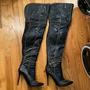 Akira boots